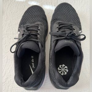 Nike Winflo 11 Women's Road Running Shoes sz8.5 Black/Anthracite/Cool Grey/White